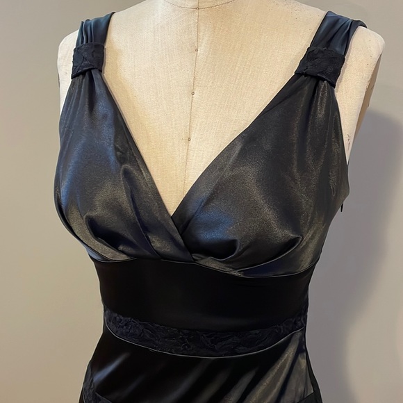 Bisou Bisou Satin and lace striped cocktail dress - Picture 2 of 8